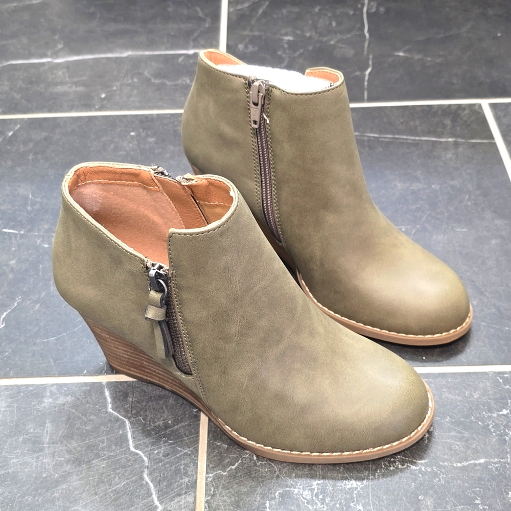 Report Womens Olive Guine Zipper Wedge Heeled Bootie Boots Size